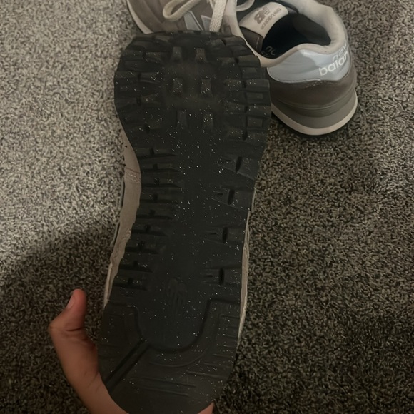 New Balances Men’s size 8 - Picture 3 of 5